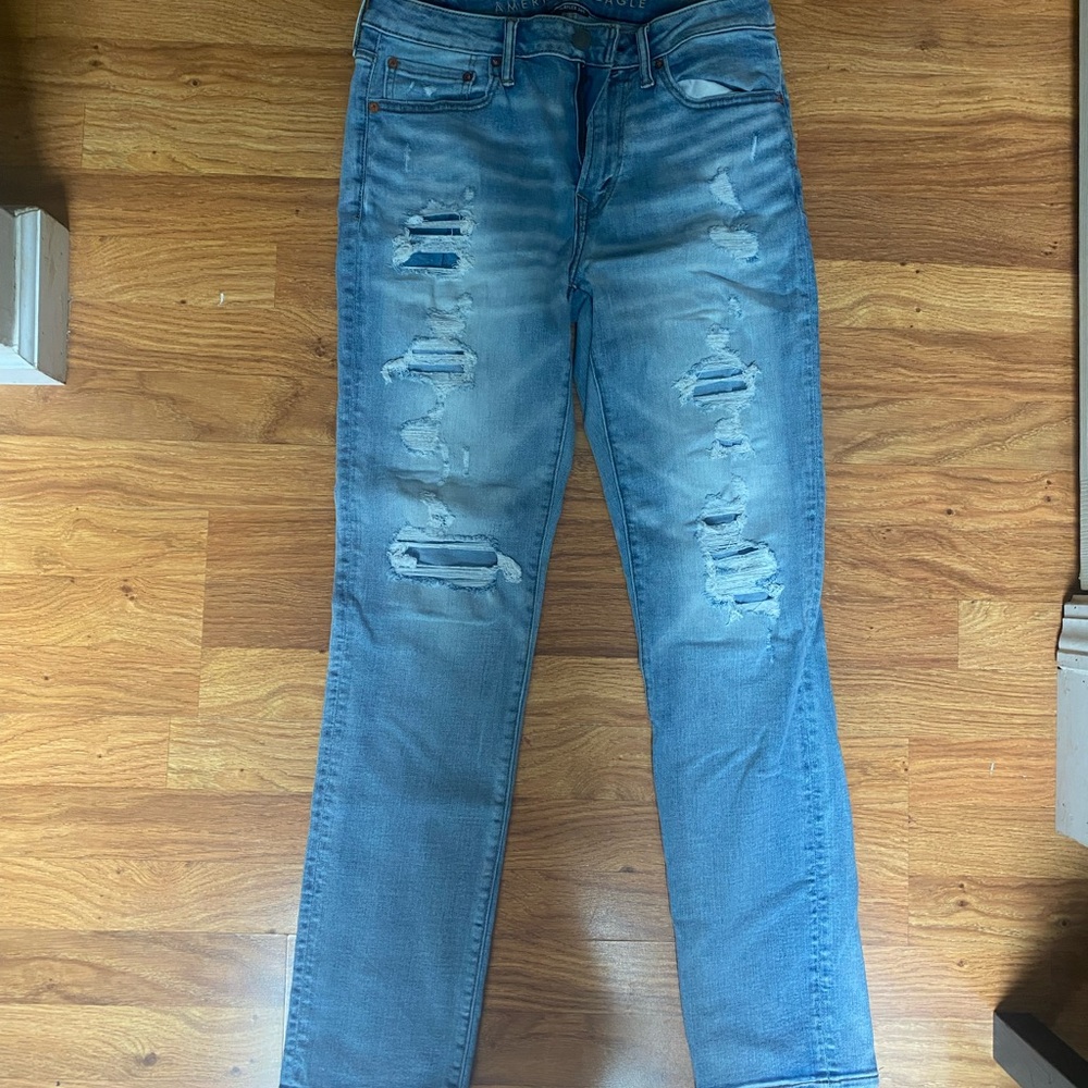 AMERICAN EAGLE Ripped Light wash